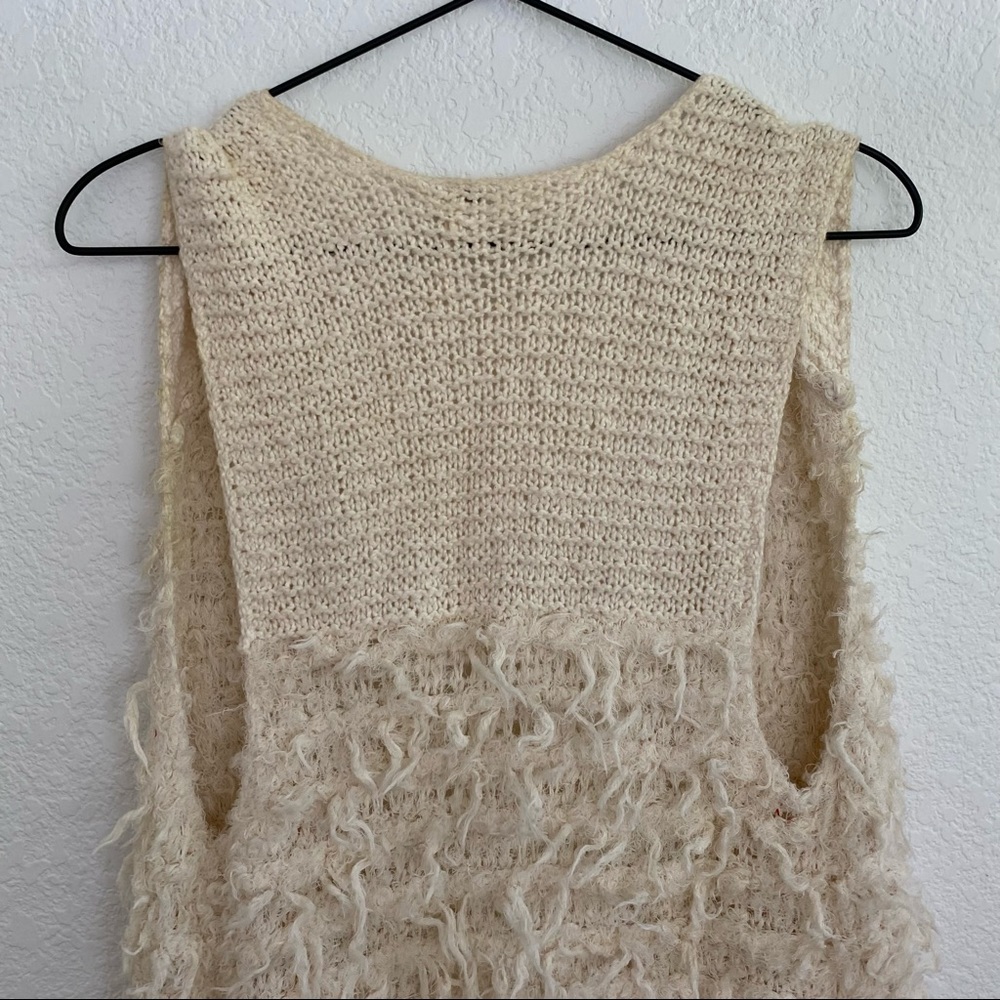 FREE PEOPLE Women’s XS Cream Sleeveless Crotchet Long Vest - Picture 3 of 7